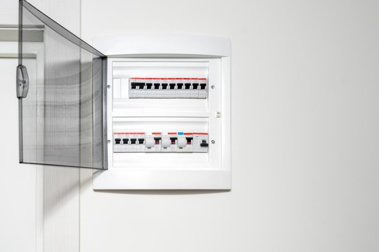 Installation électrique à Marseille : création ou rénovation ?